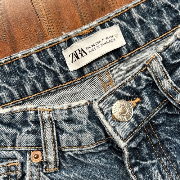 Zara Woman’s Size 6 Classic 90s Distressed Jeans Perfect for Summer - Picture 3 of 10